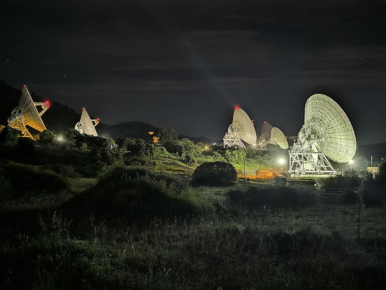 Six Deep Space Network Antennas in Madrid Arrayed For the First Time